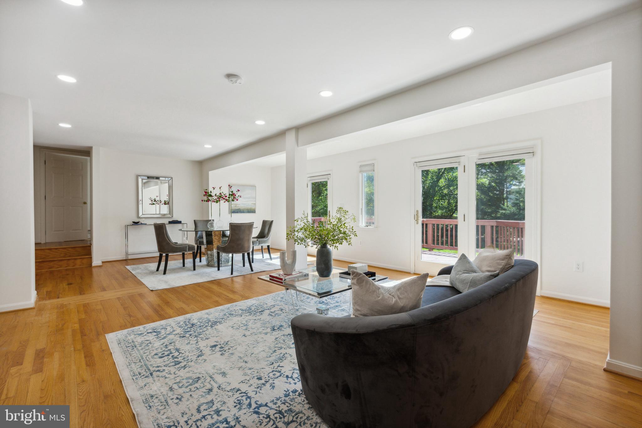 8419 Idylwood Road Vienna, VA 22182 - Photo 4 of 36