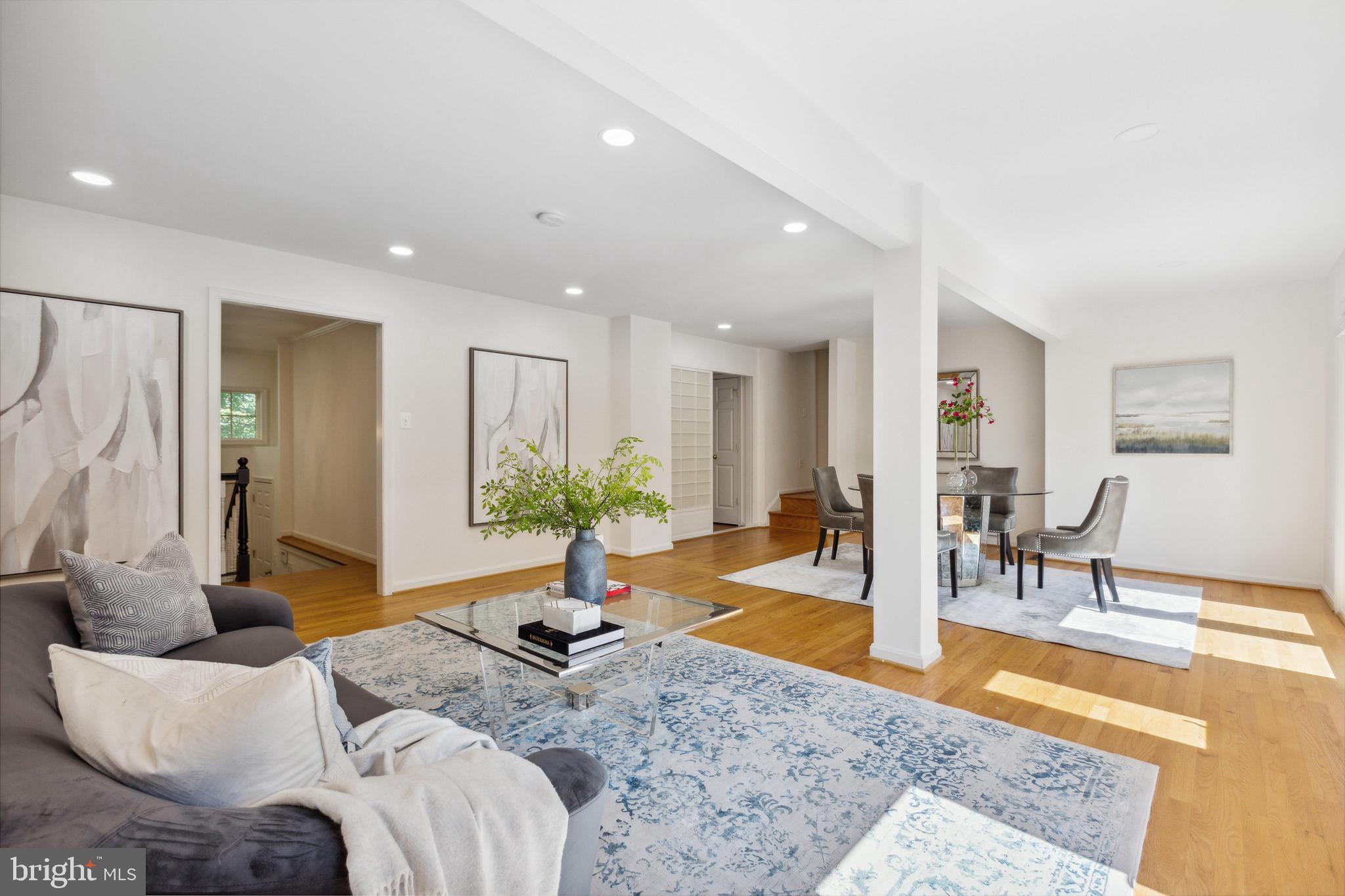 8419 Idylwood Road Vienna, VA 22182 - Photo 5 of 36