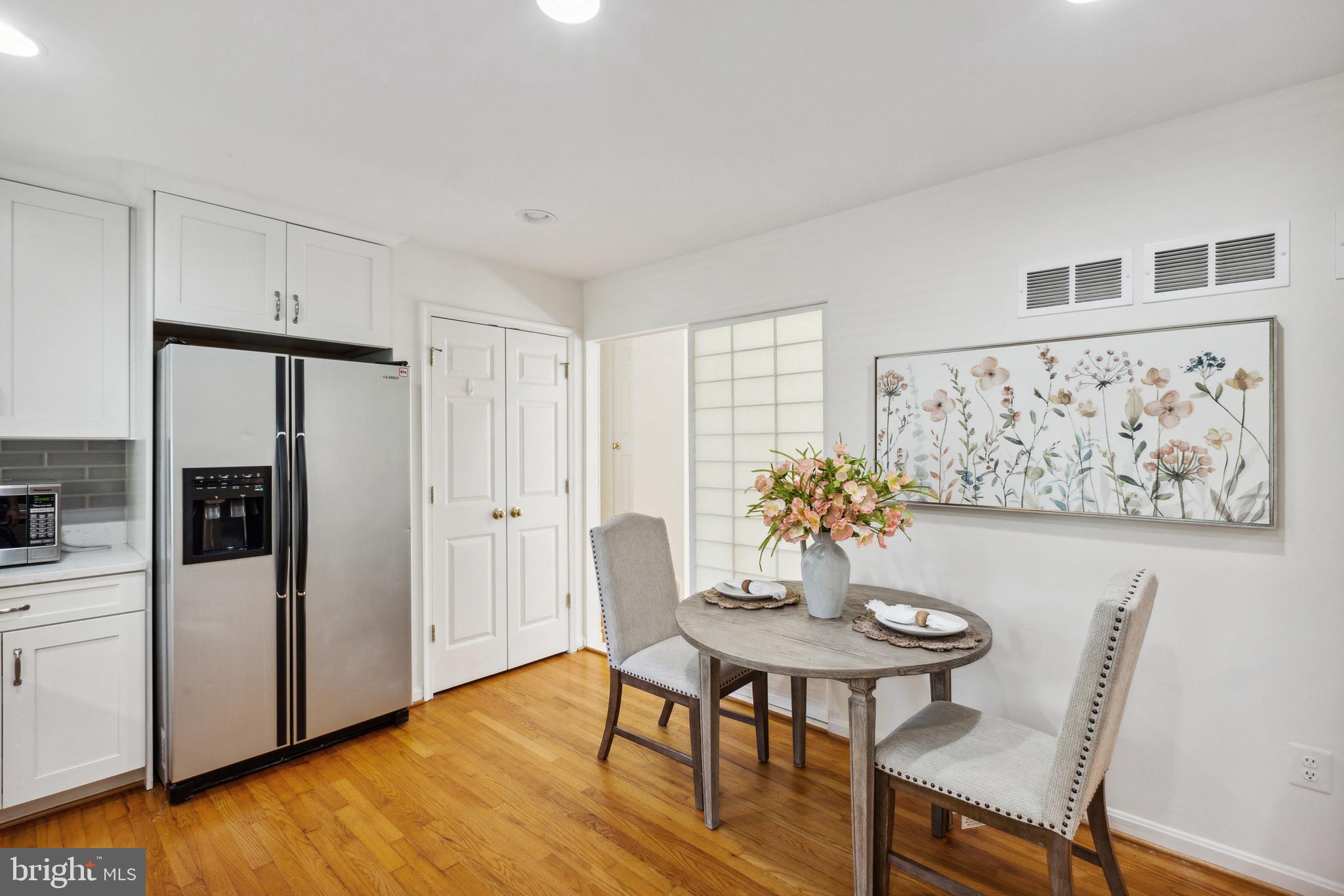 8419 Idylwood Road Vienna, VA 22182 - Photo 8 of 36