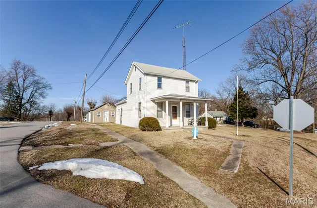 $62,000 | 111 Warren Street, Fieldon, IL 62031