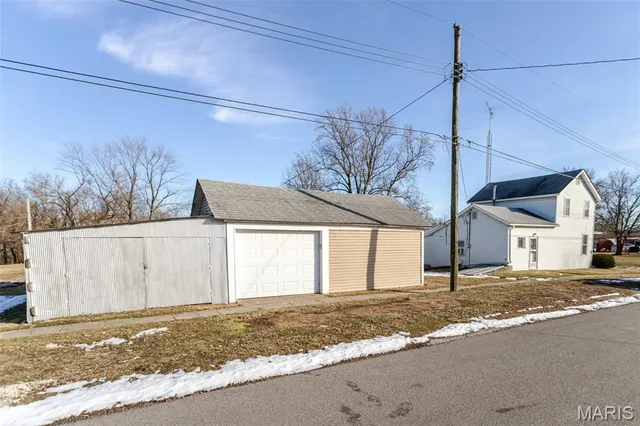$62,000 | 111 Warren Street, Fieldon, IL 62031