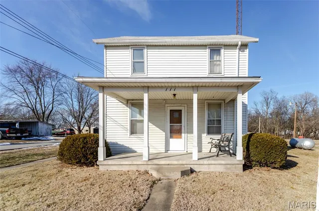 $62,000 | 111 Warren Street, Fieldon, IL 62031