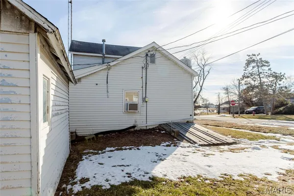 $59,500 | 111 Warren Street, Fieldon, IL 62031