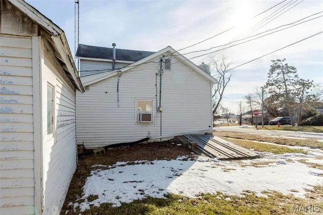 $62,000 | 111 Warren Street, Fieldon, IL 62031