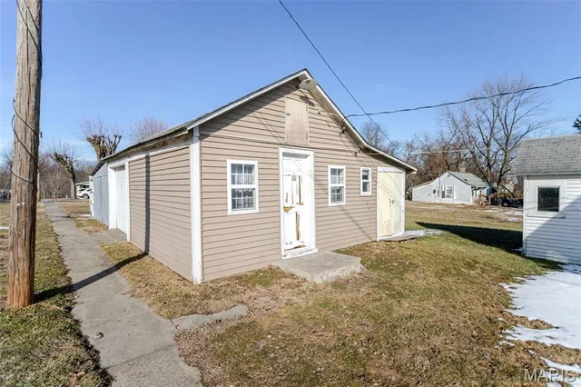 $62,000 | 111 Warren Street, Fieldon, IL 62031