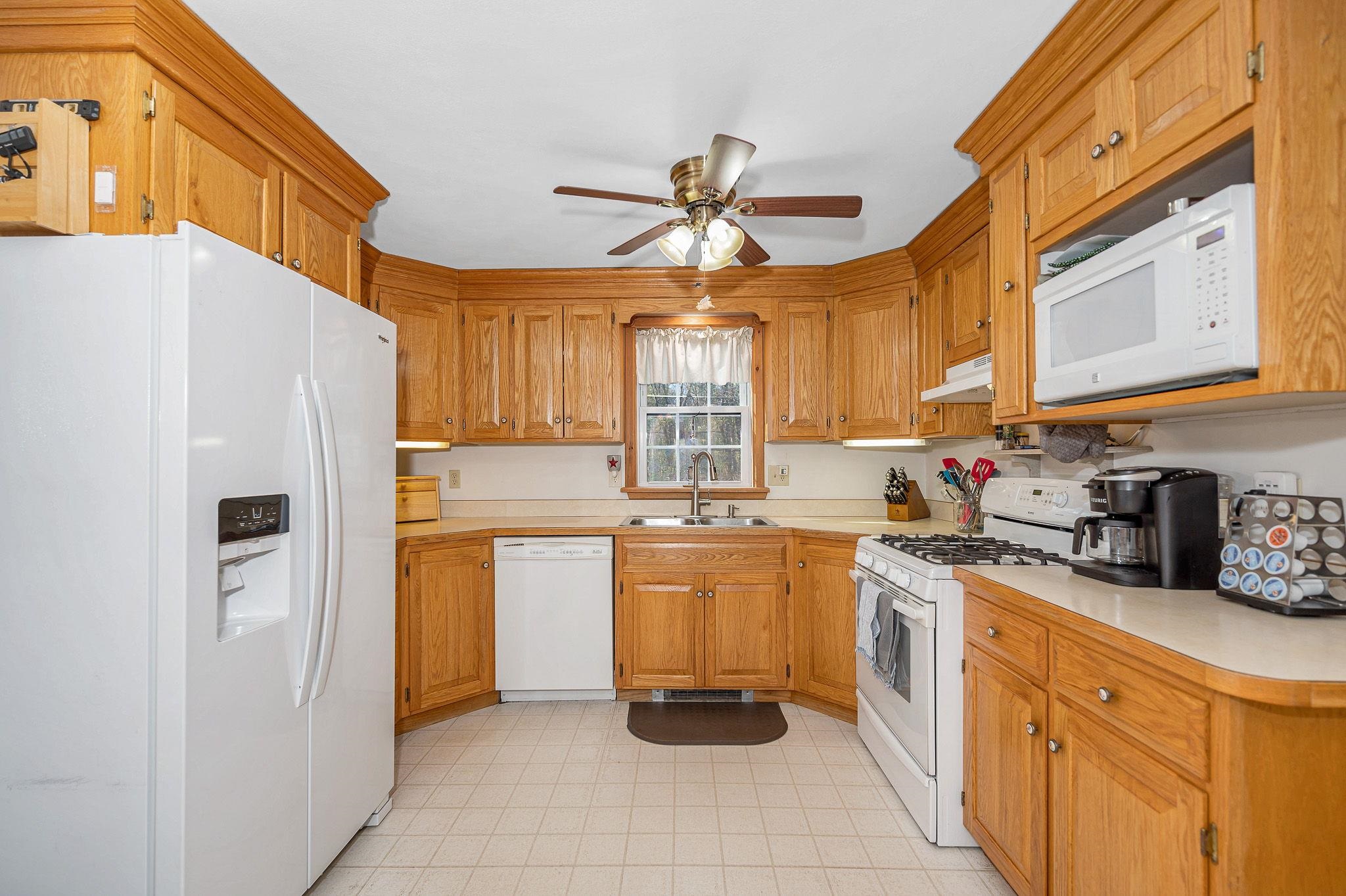 2 Tamworth Road Sandown, NH 03873 - Photo 13 of 38