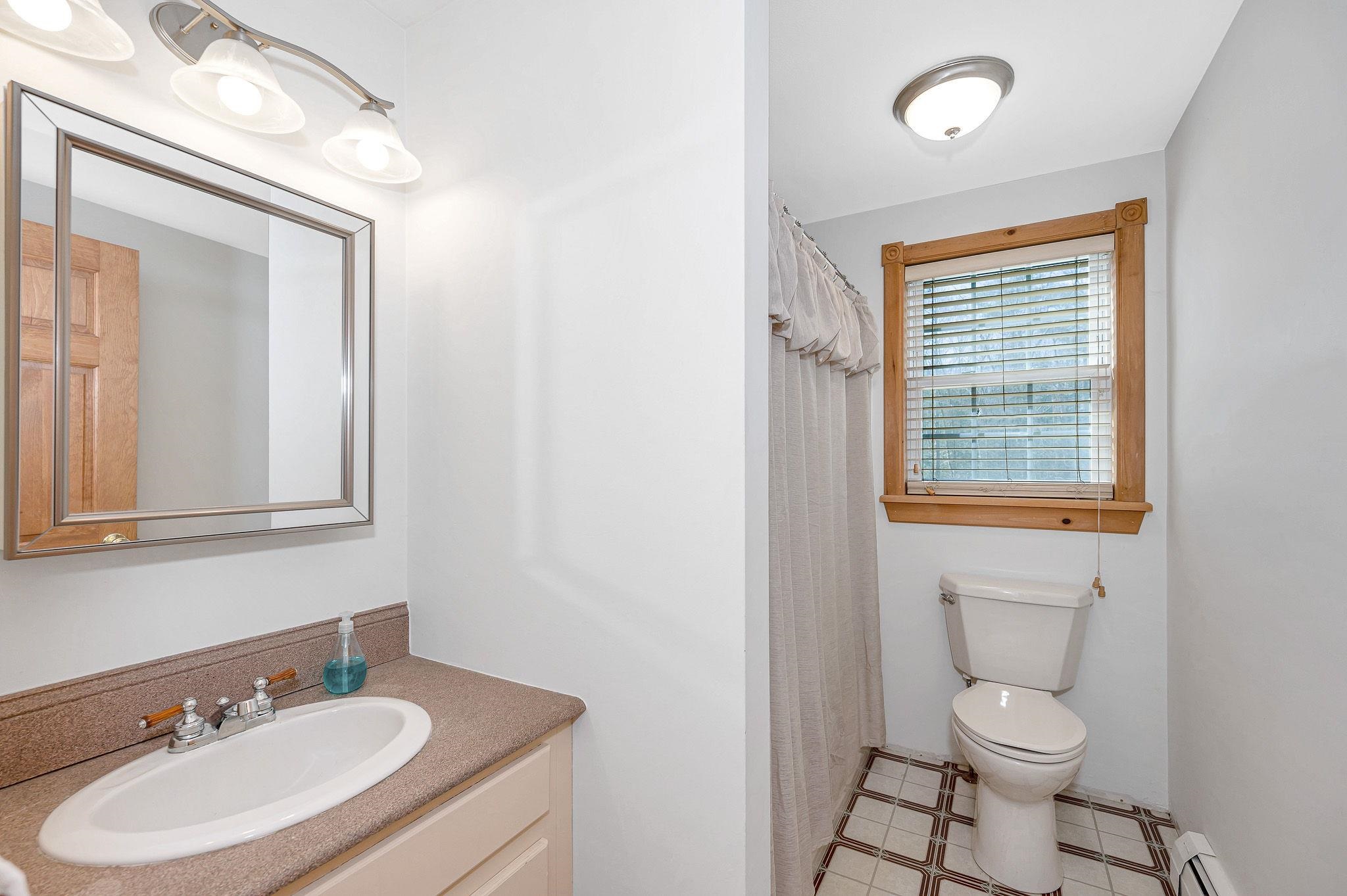 2 Tamworth Road Sandown, NH 03873 - Photo 34 of 38