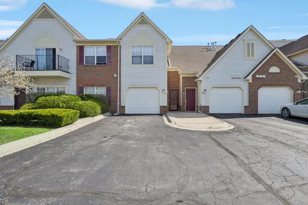 $225,000 | 9631 Lakeside Drive, Unit 68, Ypsilanti, MI 48197