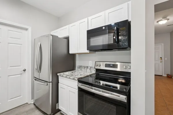 $225,000 | 9631 Lakeside Drive, Unit 68, Ypsilanti, MI 48197