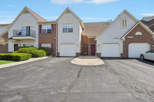 $225,000 | 9631 Lakeside Drive, Unit 68, Ypsilanti, MI 48197
