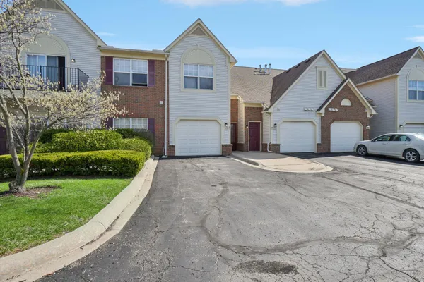 $225,000 | 9631 Lakeside Drive, Unit 68, Ypsilanti, MI 48197