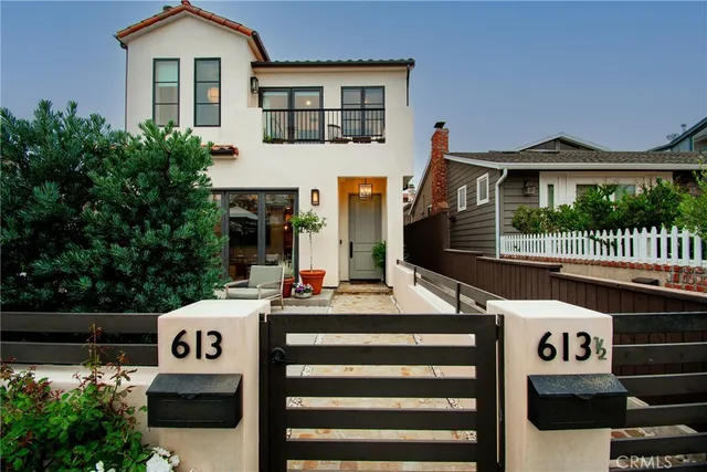 $3,575,000 | 613 Larkspur Avenue, Corona del Mar, CA 92625