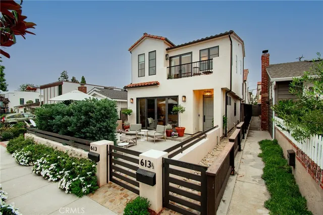 $3,575,000 | 613 Larkspur Avenue, Corona del Mar, CA 92625