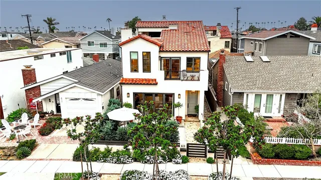 $3,575,000 | 613 Larkspur Avenue, Corona del Mar, CA 92625