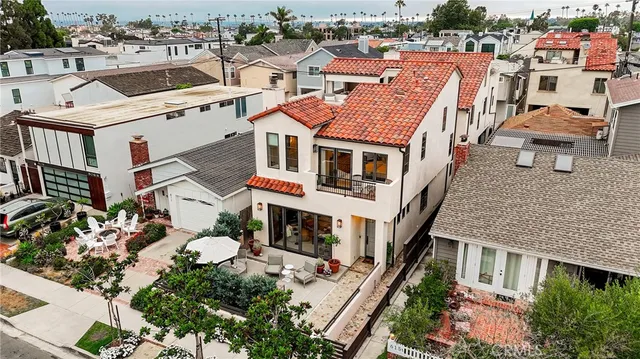 $3,575,000 | 613 Larkspur Avenue, Corona del Mar, CA 92625