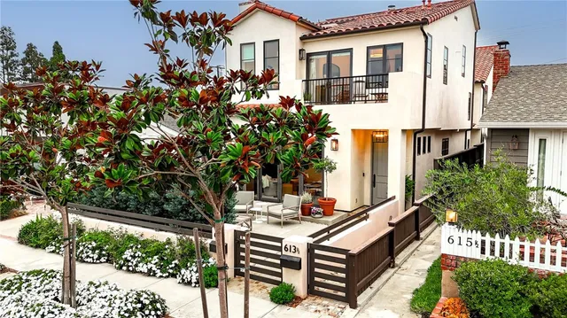 $3,575,000 | 613 Larkspur Avenue, Corona del Mar, CA 92625