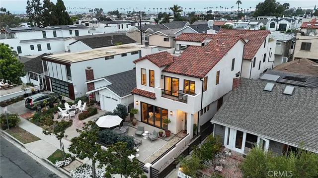$3,575,000 | 613 Larkspur Avenue, Corona del Mar, CA 92625