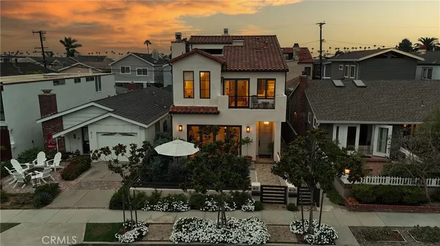 $3,575,000 | 613 Larkspur Avenue, Corona del Mar, CA 92625