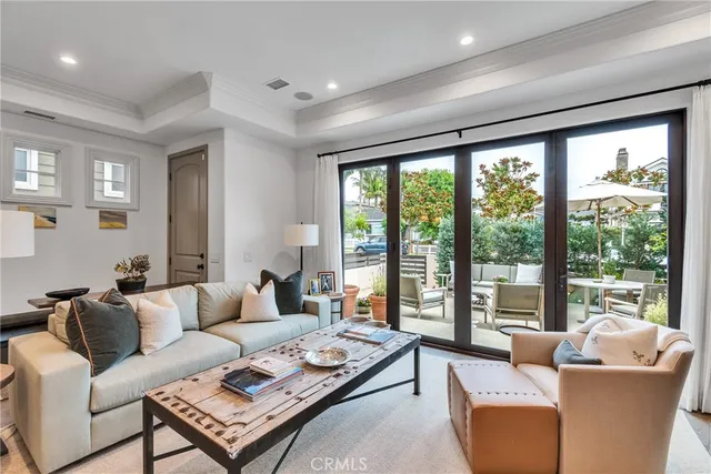 $3,575,000 | 613 Larkspur Avenue, Corona del Mar, CA 92625