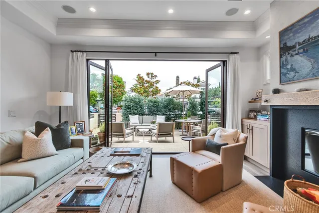 $3,575,000 | 613 Larkspur Avenue, Corona del Mar, CA 92625