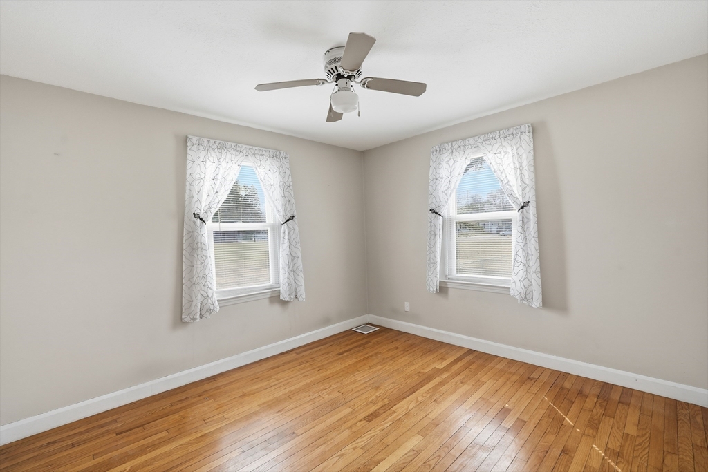 66 Thornton Street Springfield, MA 01104 - Photo 12 of 27