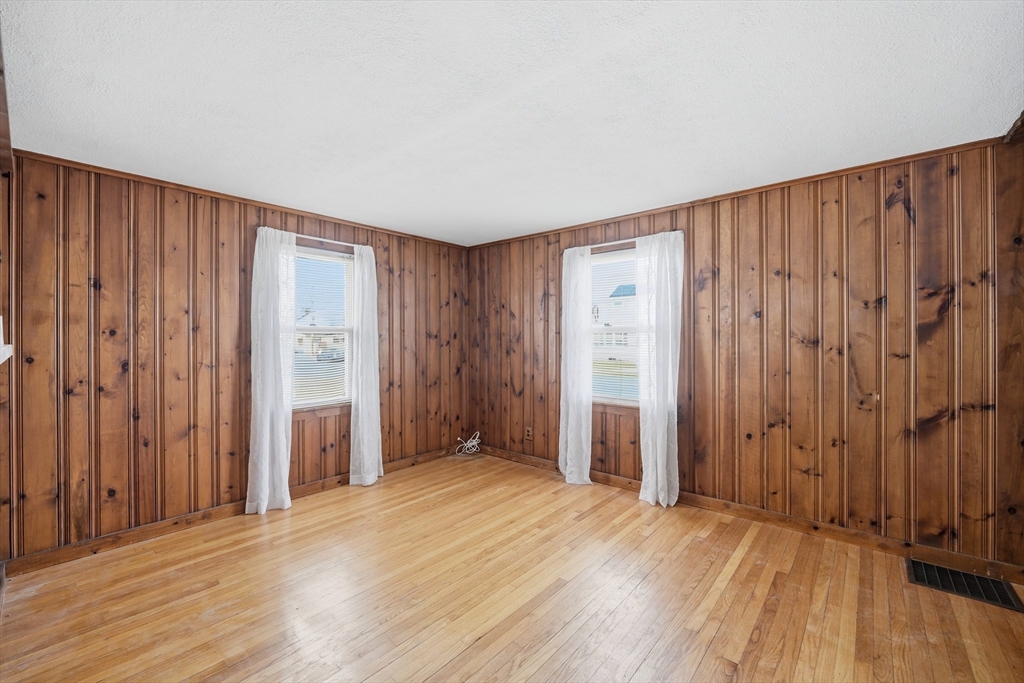 66 Thornton Street Springfield, MA 01104 - Photo 16 of 27