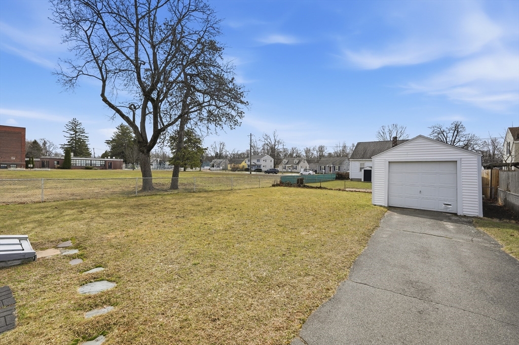 66 Thornton Street Springfield, MA 01104 - Photo 2 of 27