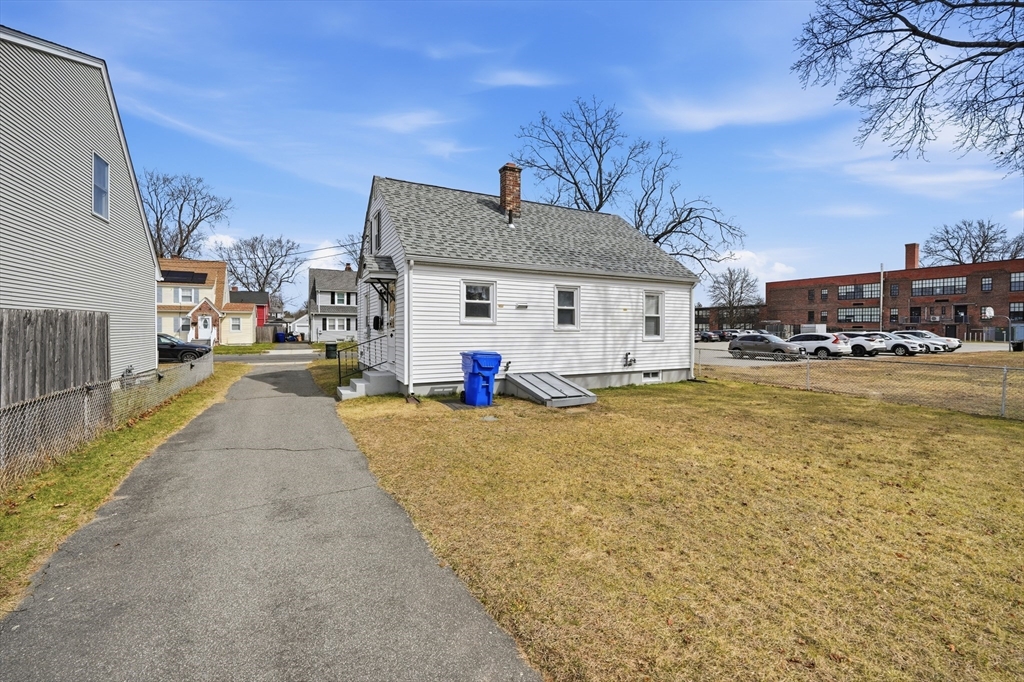 66 Thornton Street Springfield, MA 01104 - Photo 23 of 27