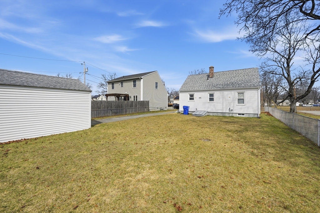 66 Thornton Street Springfield, MA 01104 - Photo 24 of 27