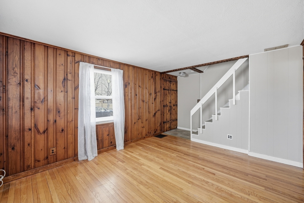 66 Thornton Street Springfield, MA 01104 - Photo 6 of 27