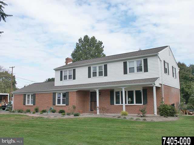 1342 Greenbriar Road York, PA 17404 - Photo 1 of 9 Gallery Image 1