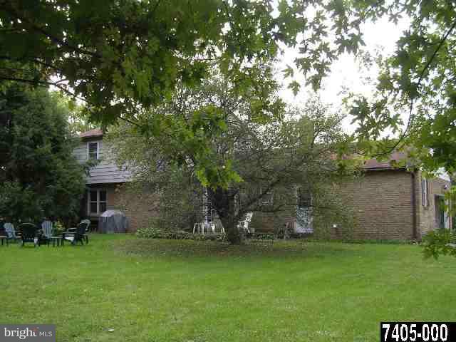 1342 Greenbriar Road York, PA 17404 - Photo 2 of 9 Gallery Image 2