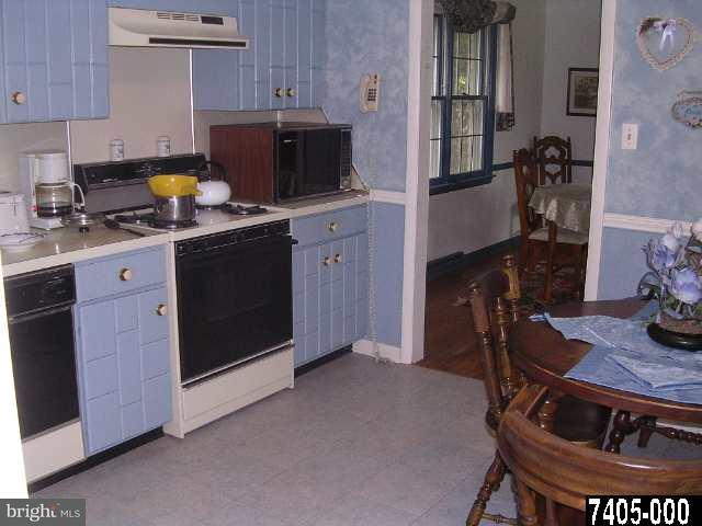 1342 Greenbriar Road York, PA 17404 - Photo 6 of 9 Gallery Image 6