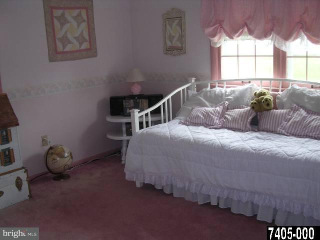 1342 Greenbriar Road York, PA 17404 - Photo 7 of 9 Gallery Image 7
