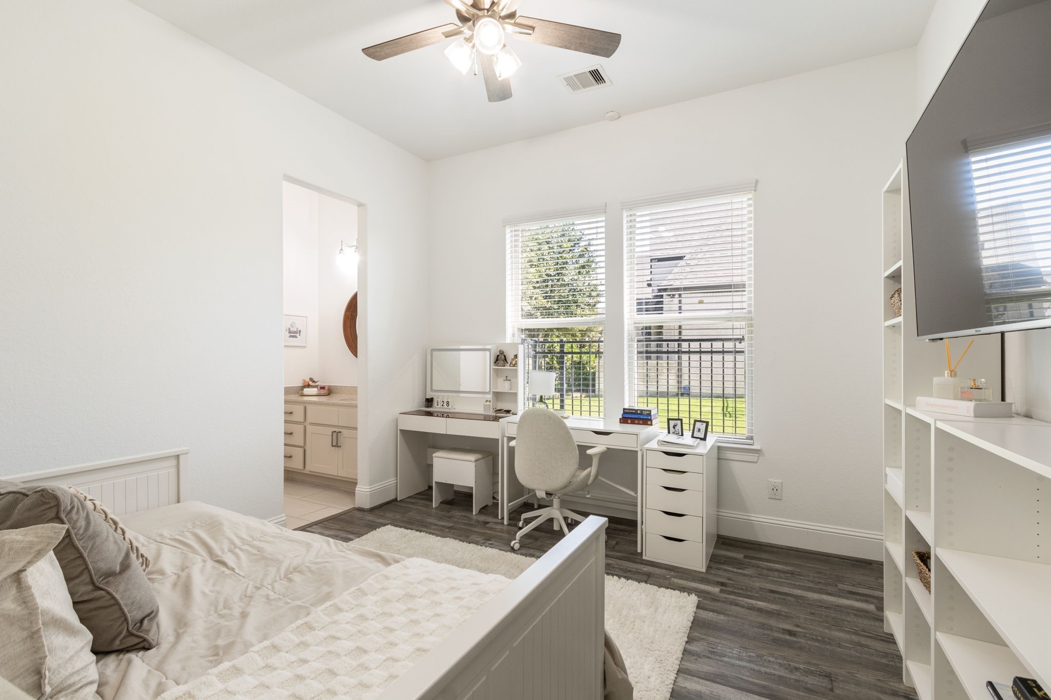 28518 Hoffman Spring Lane Fulshear, TX 77441 - Photo 27 of 50 Large secondary bedroom downstairs could also be a home office or study.