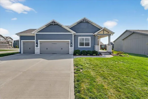 $489,000 | 1517 Southwest Arbor Creek Drive, Lee's Summit, MO 64082