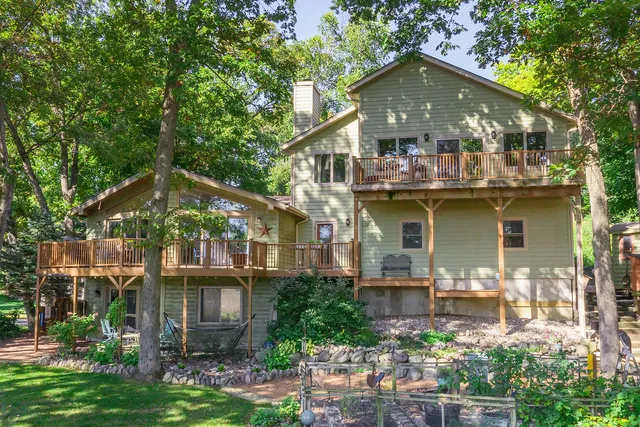 $750,000 | W5594 Briarwood Road, Sugar Creek, WI 53121