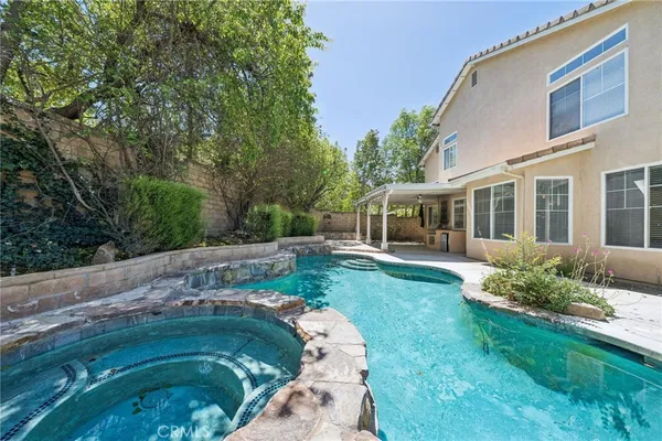 a view of a pathway with a yard