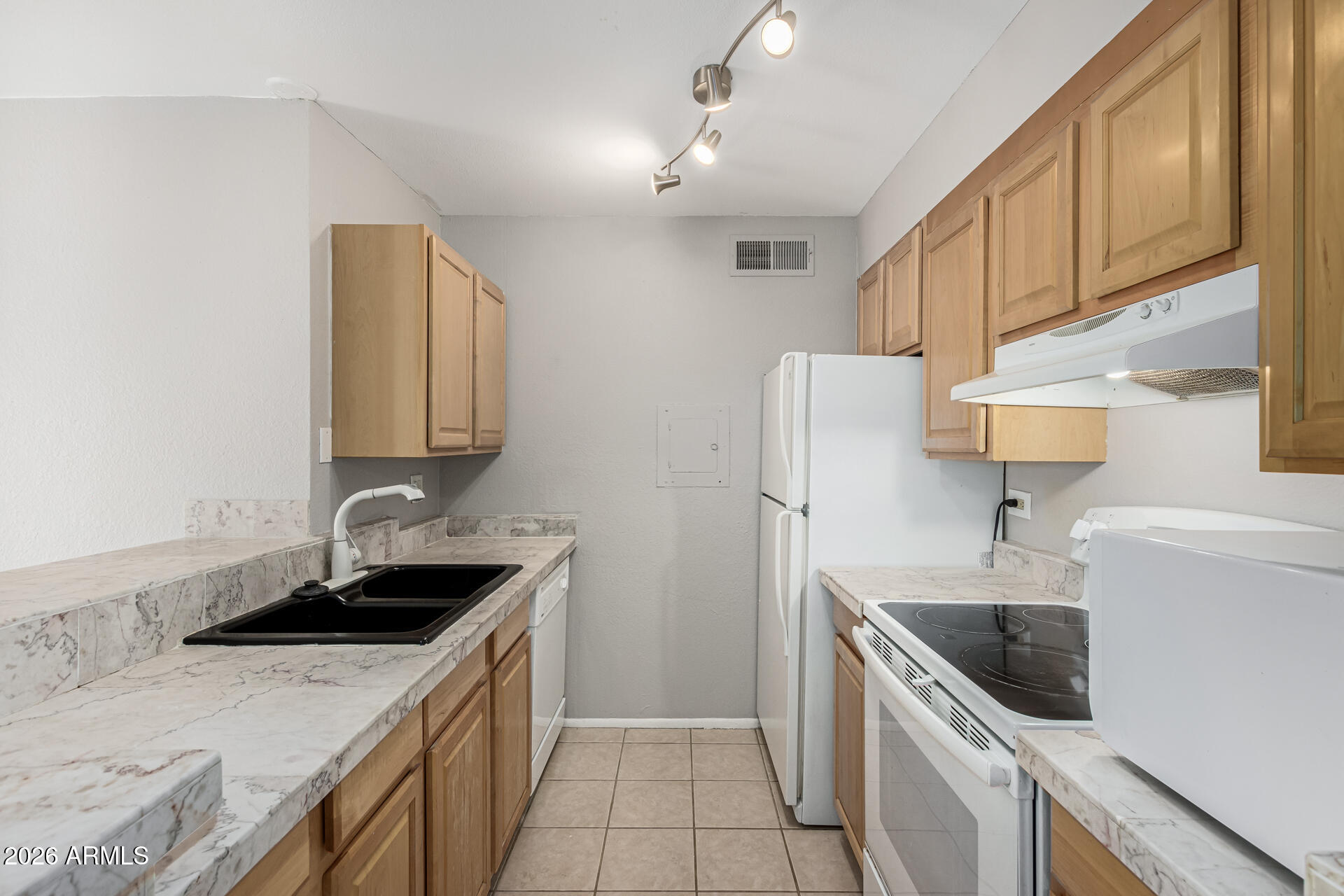 8055 East Thomas Road, Unit F202 Scottsdale, AZ 85251 - Photo 12 of 26 15 - Thomas