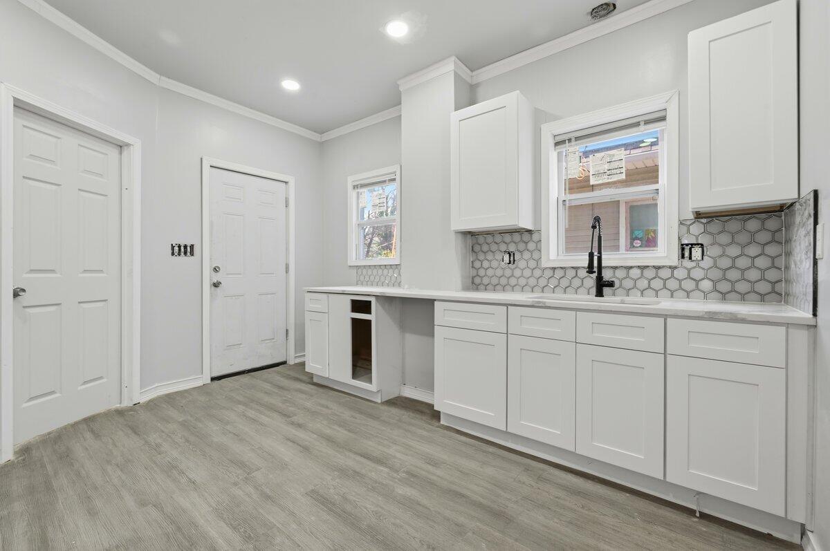 280 Holbrook Street Detroit, MI 48202 - Photo 6 of 18 Kitchen 3