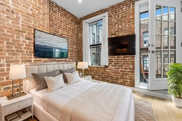 $4,700 | 356 West 48th Street, Unit 1C | Hell's Kitchen