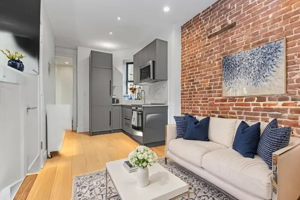 $4,700 | 356 West 48th Street, Unit 1C | Hell's Kitchen