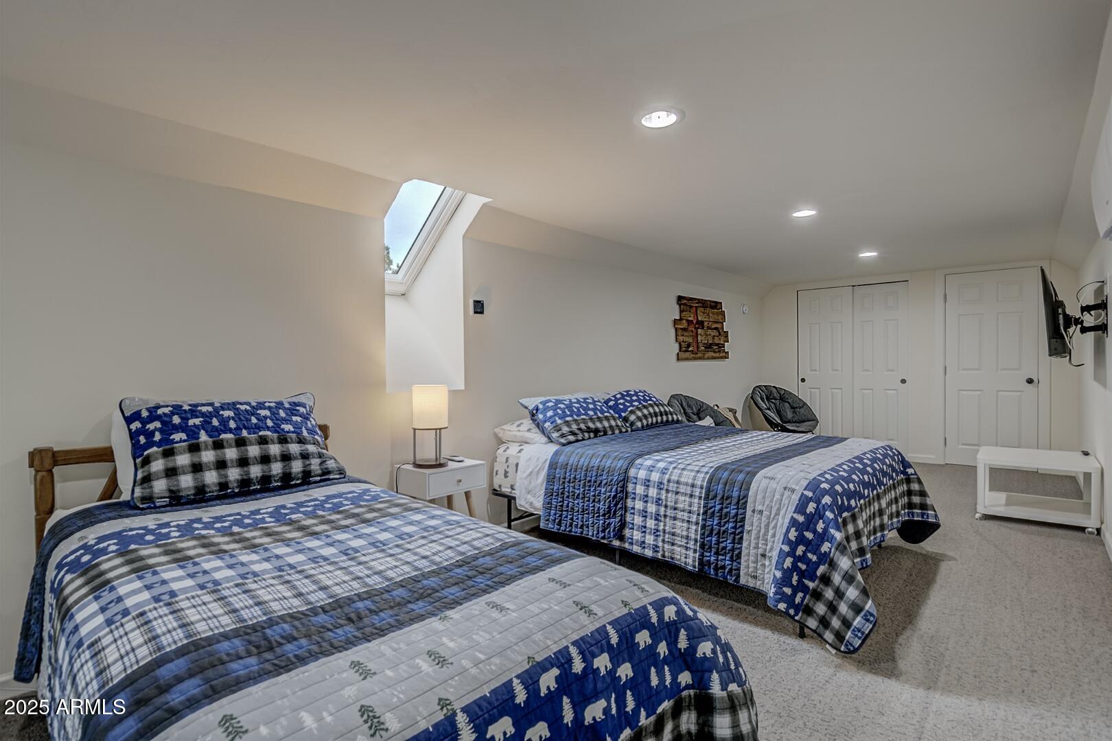 5076 Juniper Loop Pine, AZ 85544 - Photo 34 of 68 a bedroom with two beds and painted walls