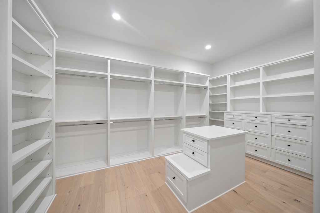 2046 MacArthur Street Houston, TX 77030 - Photo 26 of 39 Closet 1 in Primary
