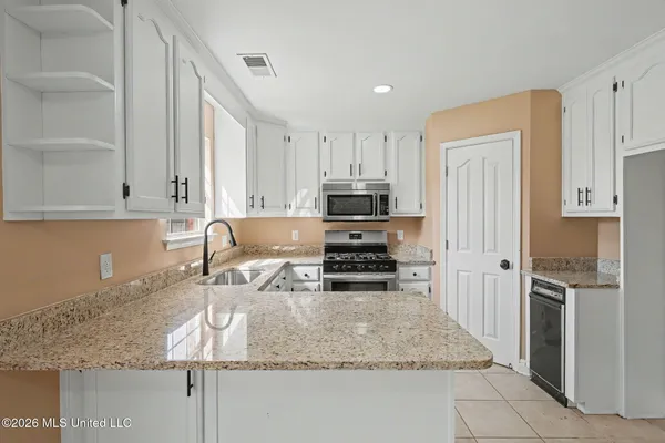 $359,900 | 1679 Sandpiper Cove South, Hernando, MS 38632