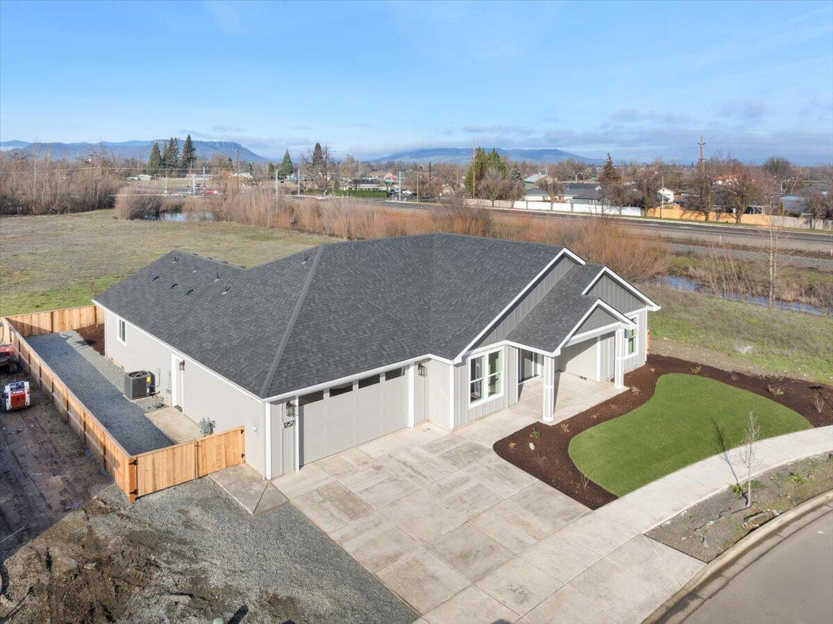 1757 River Run Street Central Point, OR 97502 - Photo 42 of 52 42-DJI_0488