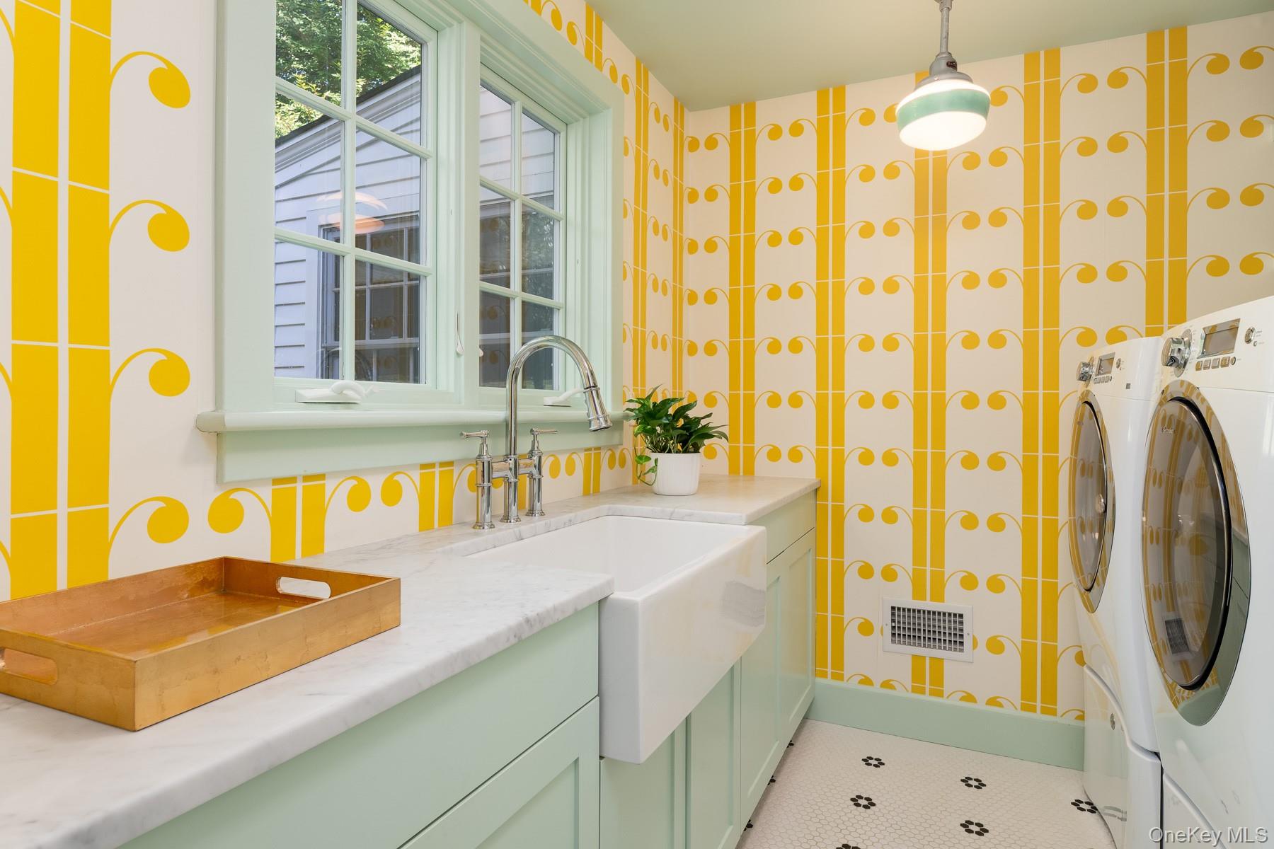 71 Havemeyer Road Irvington, NY 10533 - Photo 20 of 38 a bathroom with a tub sink and mirror