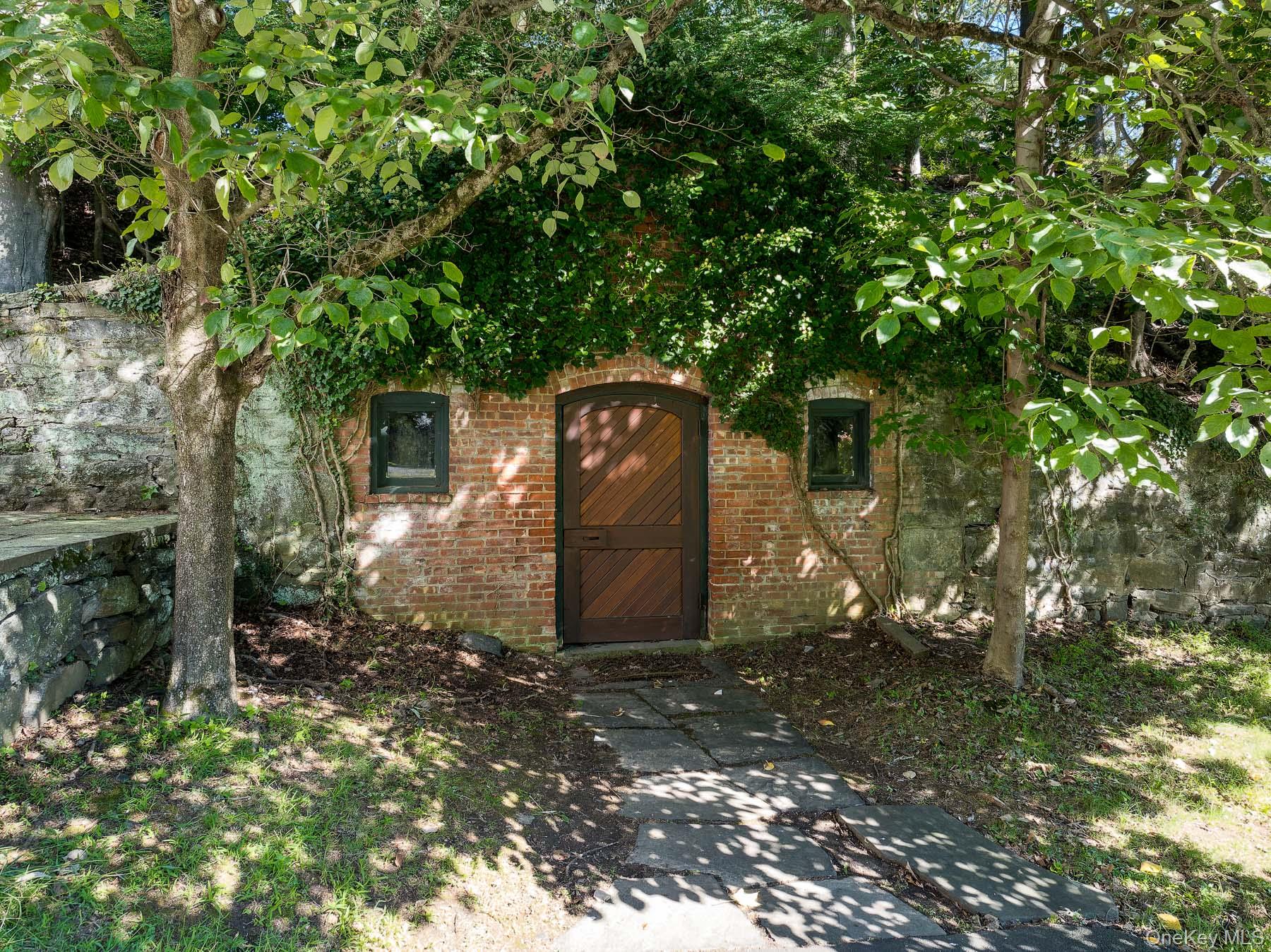 71 Havemeyer Road Irvington, NY 10533 - Photo 33 of 38 a backyard of a house with lots of green space