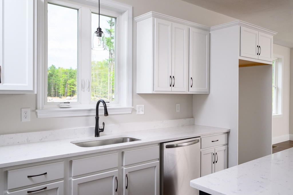 22 Howland Trail, Unit 34 Hanson, MA 02341 - Photo 6 of 29