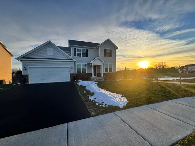 $600,000 | 900 Treeline Drive, Algonquin, IL 60102
